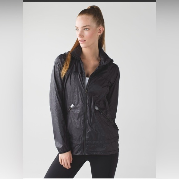 Lululemon Miss Misty II Packable Jacket
Desert Snake Embossed Black / Black - Picture 3 of 8